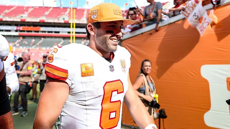 Los Tampa Bay Buccaneers deciden volver a usar su camiseta retro blanca de la fundación para la nueva temporada